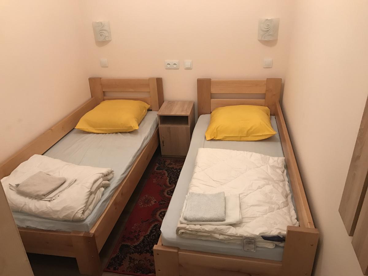 Отель Хата Dnipro Ngoại thất bức ảnh