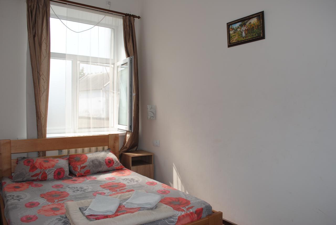 Отель Хата Dnipro Ngoại thất bức ảnh